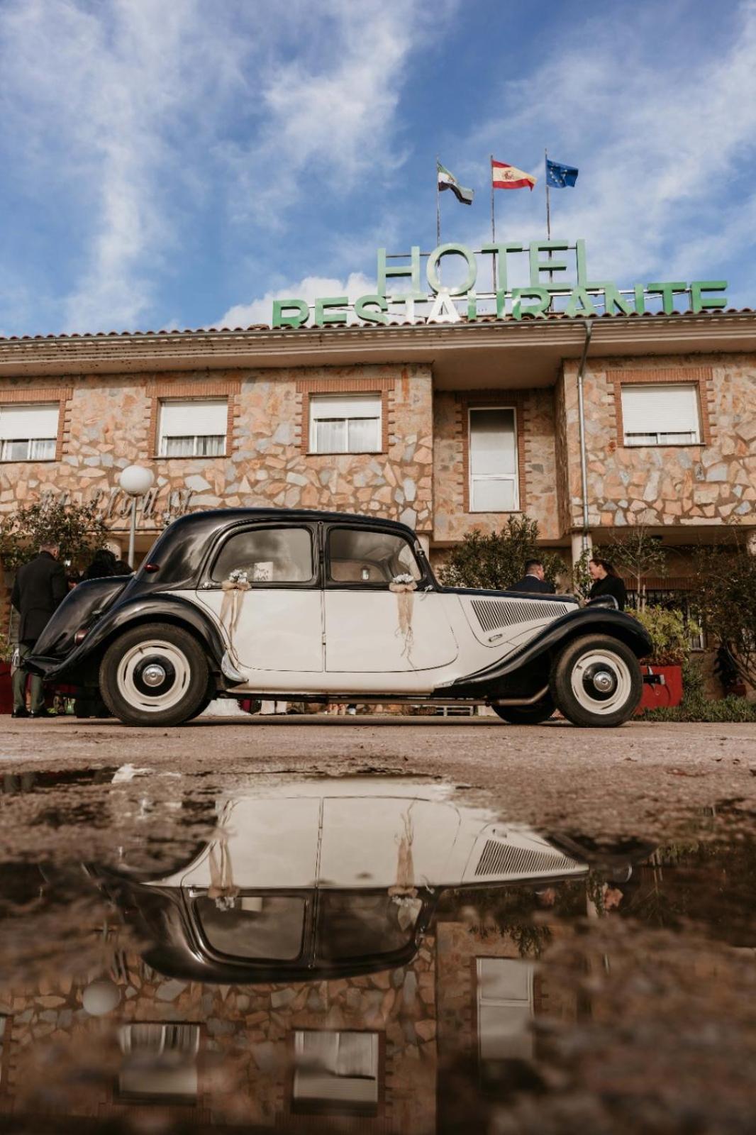 Hotel Restaurante Sostenible La Laguna Brozas Eksteriør bilde